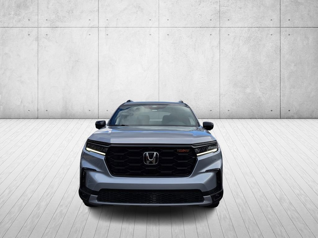 Used 2025 Honda Pilot TrailSport image 2