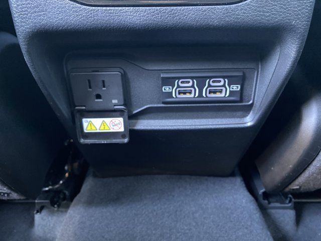 Used 2023 Jeep Grand Cherokee Overland w/ Luxury Tech Group IV AWD/4WD image 15