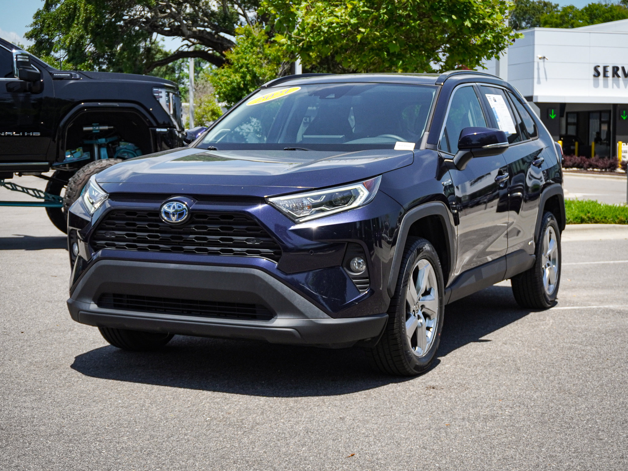 Used 2021 Toyota RAV4 XLE Premium AWD/4WD image 3