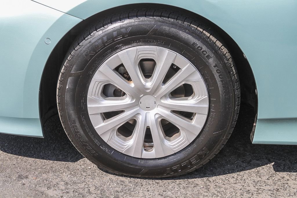 Used 2022 Toyota Prius LE image 14