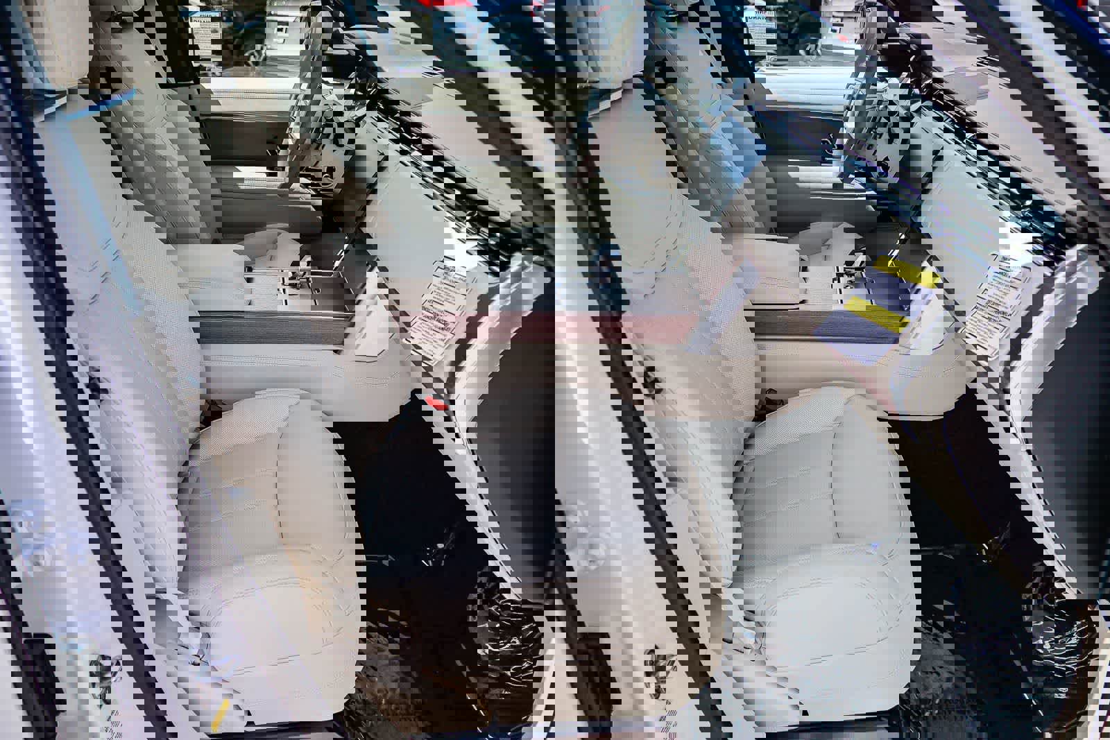 New 2026 Land Rover Range Rover Long Wheelbase SE image 17