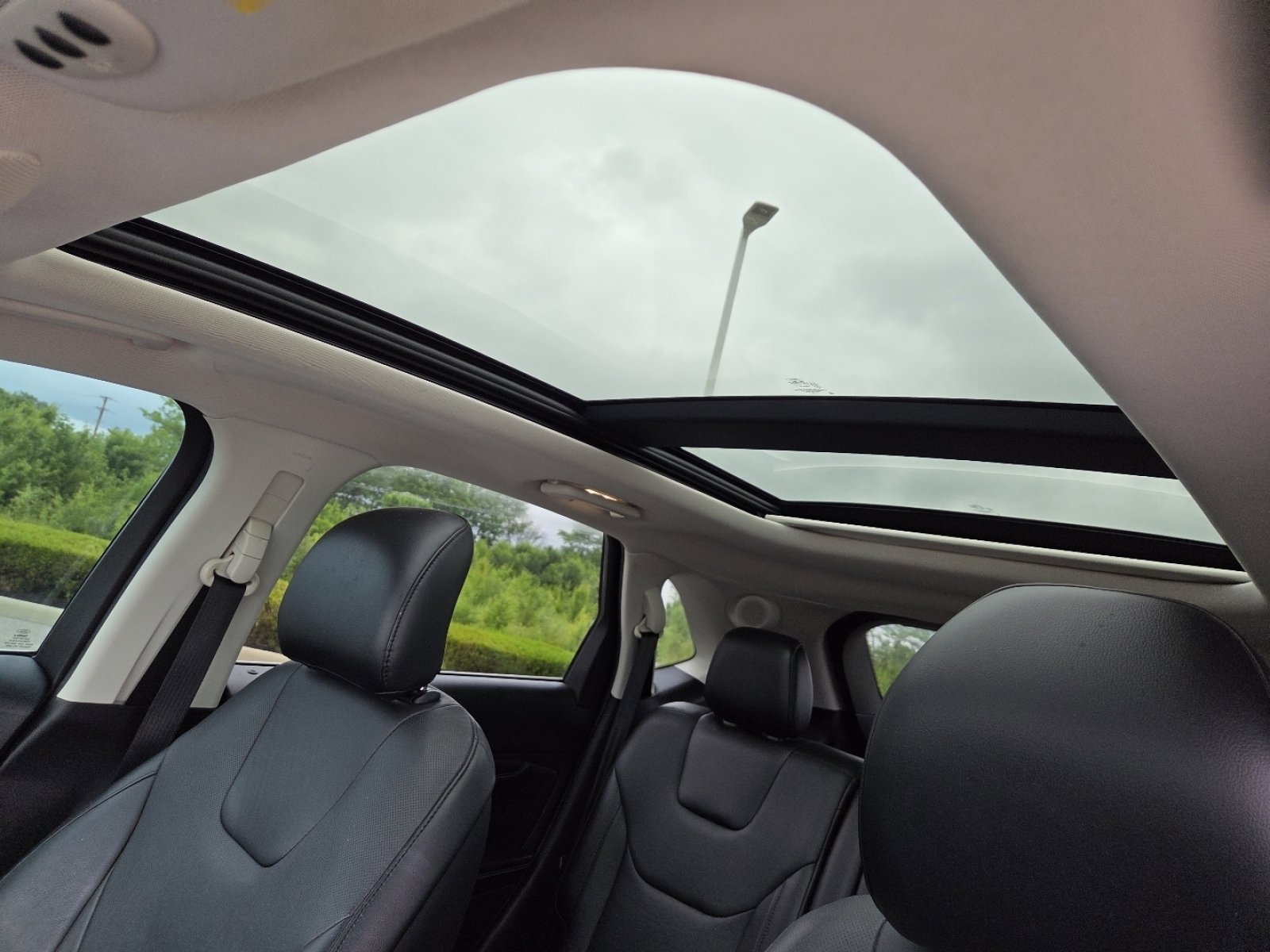 Used 2015 Ford Edge Titanium w/ Equipment Group 301A AWD/4WD image 3