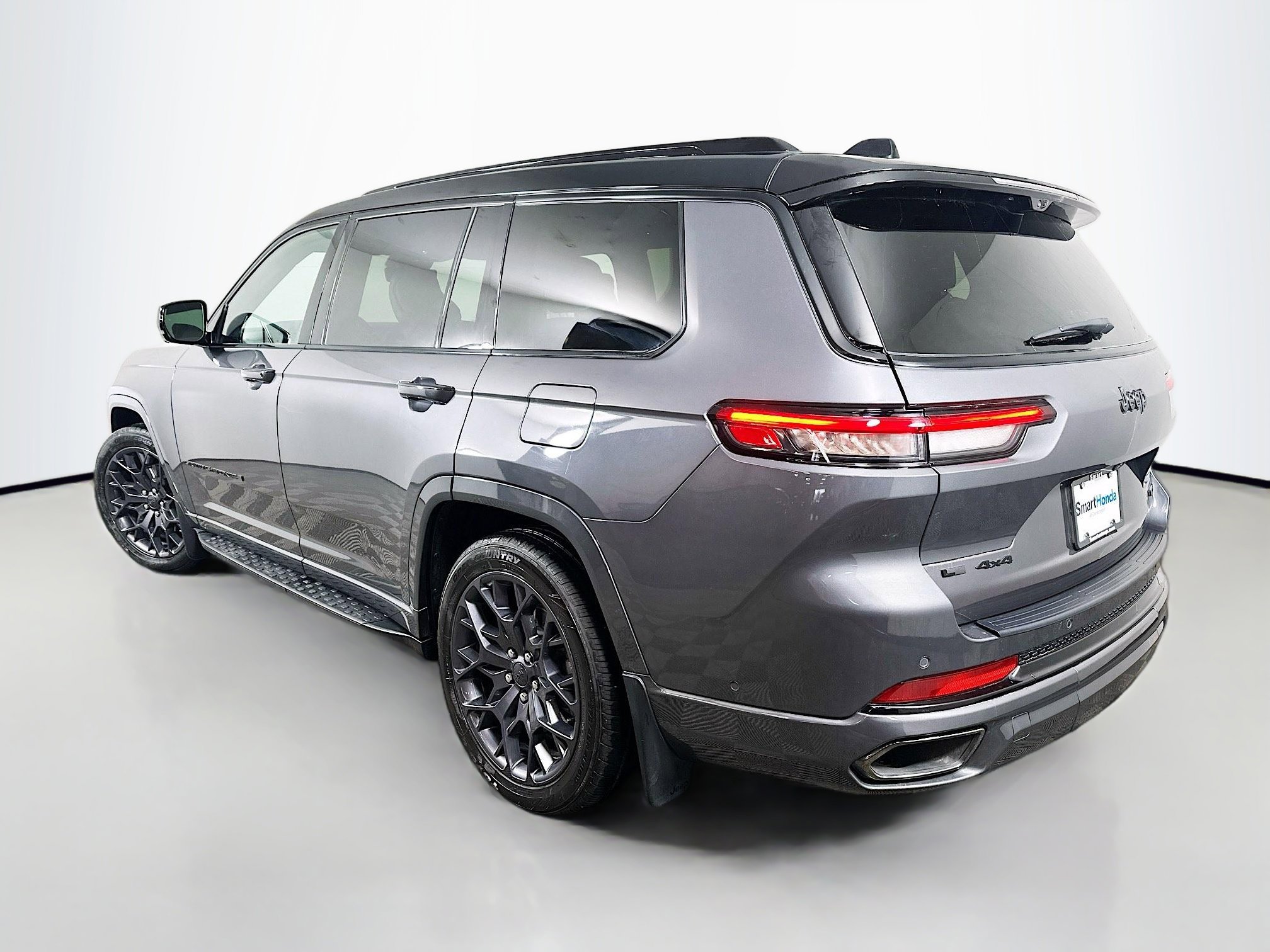 Used 2023 Jeep Grand Cherokee L Summit w/ Advanced Protech Group IV image 5