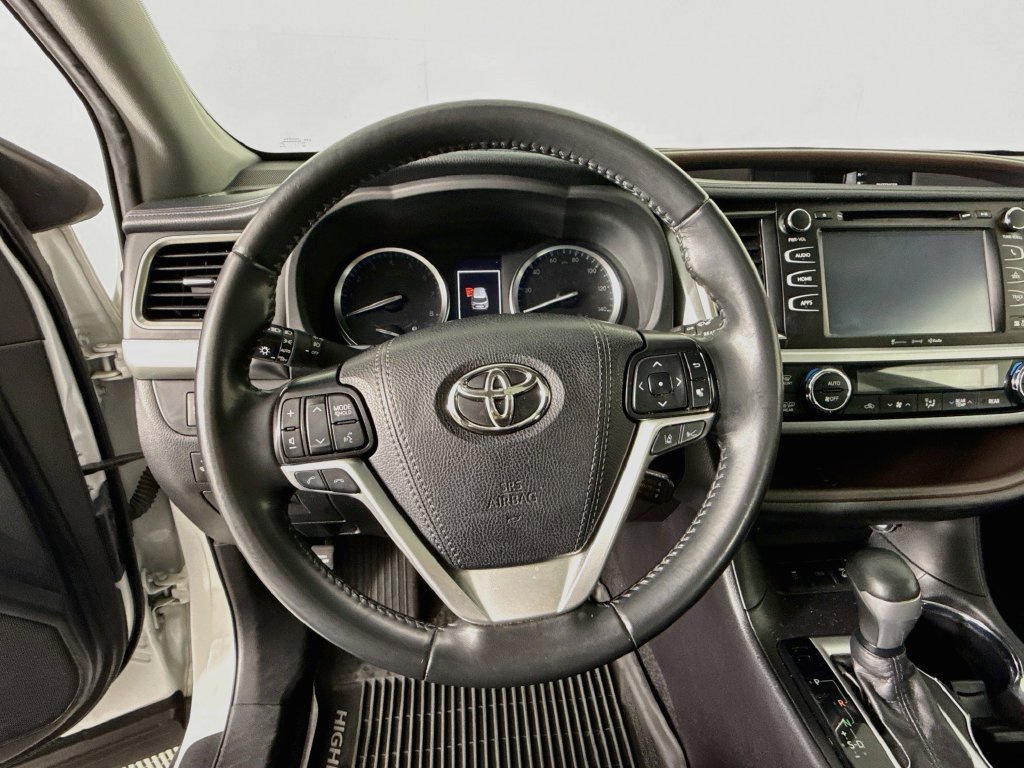 Used 2019 Toyota Highlander XLE AWD/4WD image 12