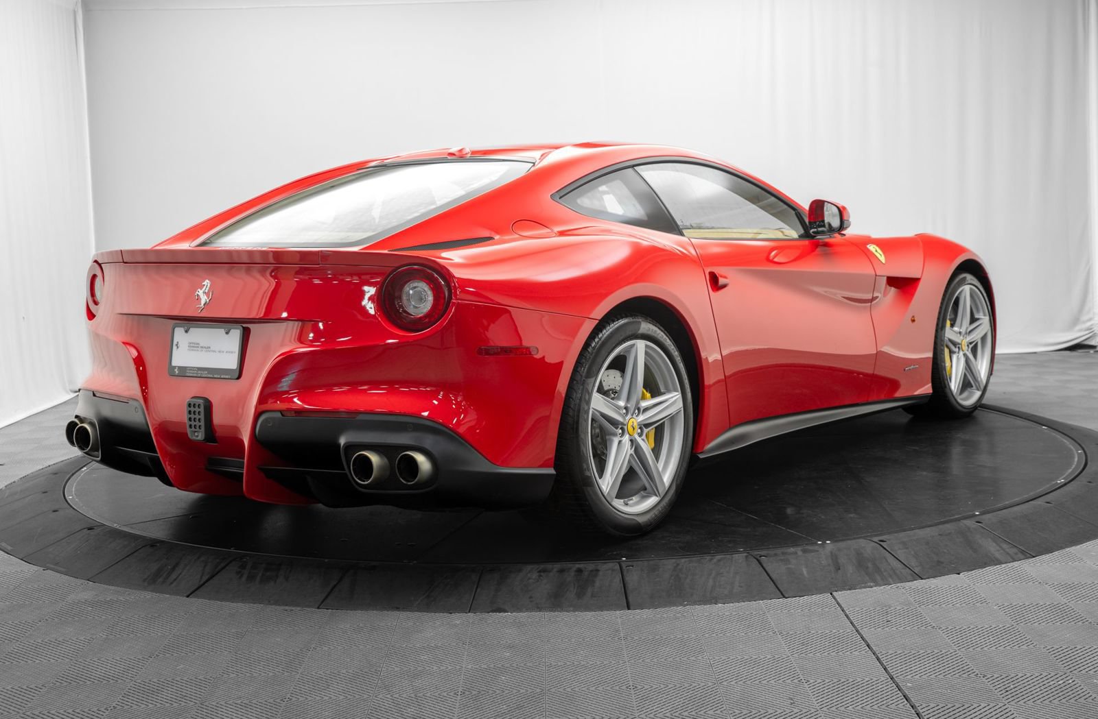 Used 2016 Ferrari F12 Berlinetta RWD image 7