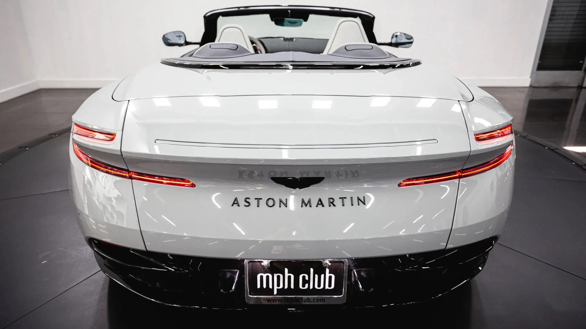 Used 2024 Aston Martin DB12 Convertible image 20