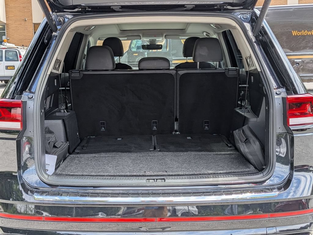 Used 2023 Volkswagen Atlas SEL R-Line AWD/4WD image 7