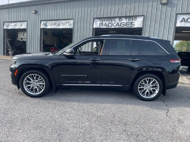 Used 2023 Jeep Grand Cherokee Summit AWD/4WD image 4