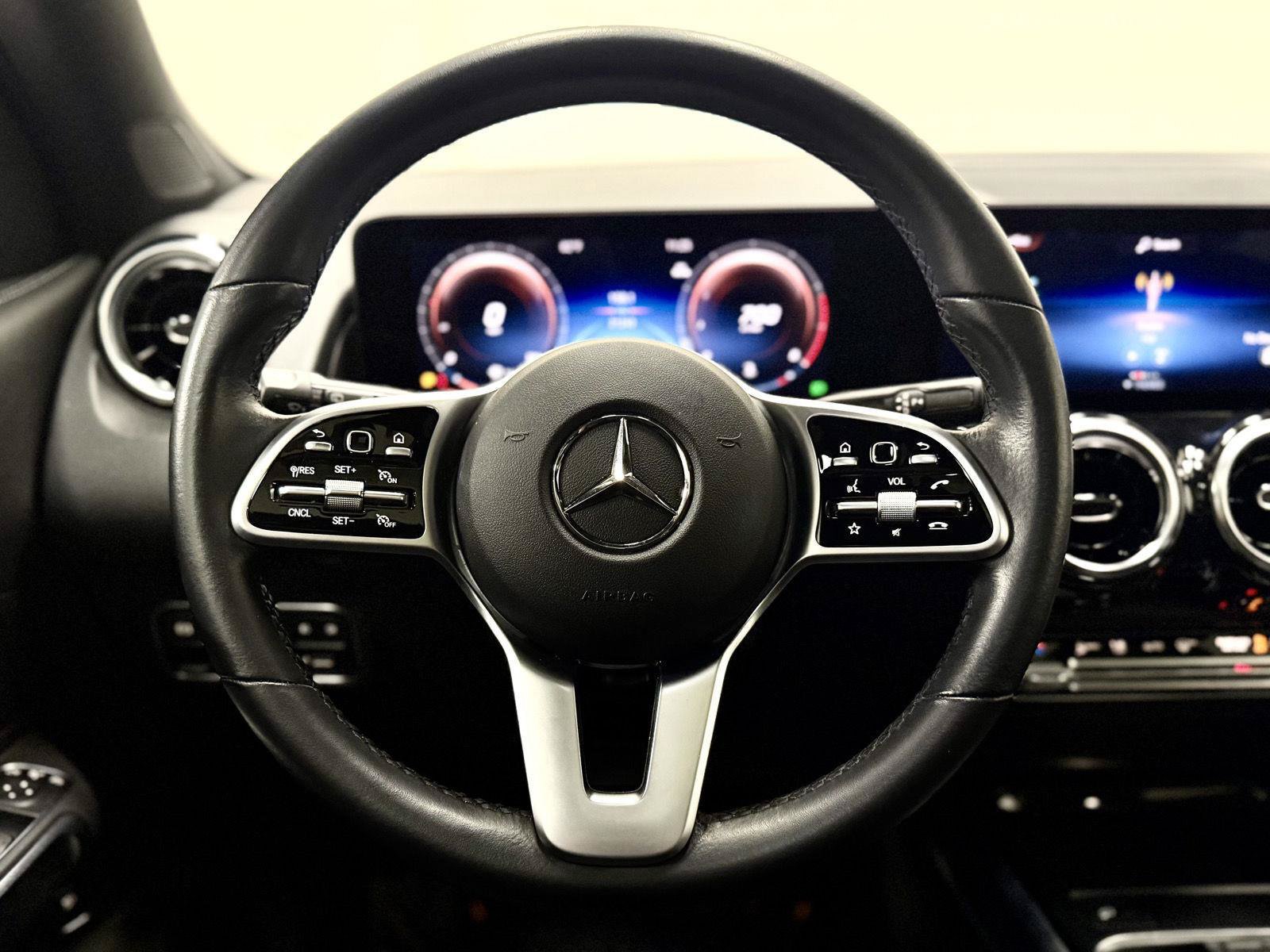 Used 2022 Mercedes-Benz GLB 250 4MATIC image 22