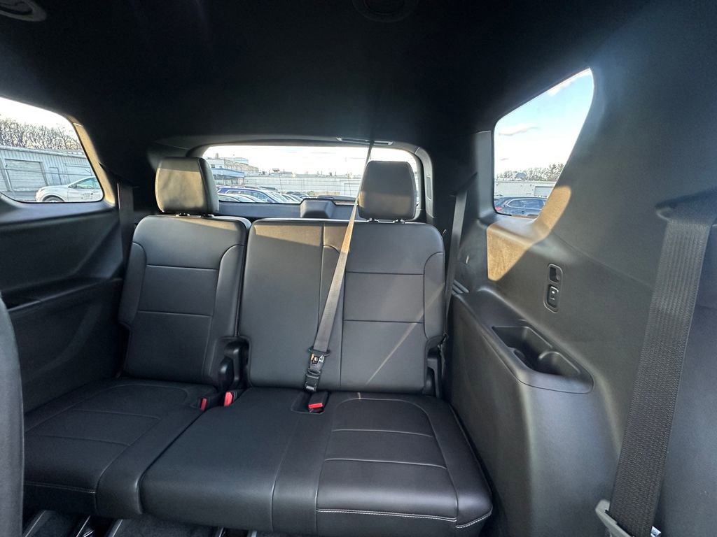 Used 2023 Chevrolet Traverse LT image 24