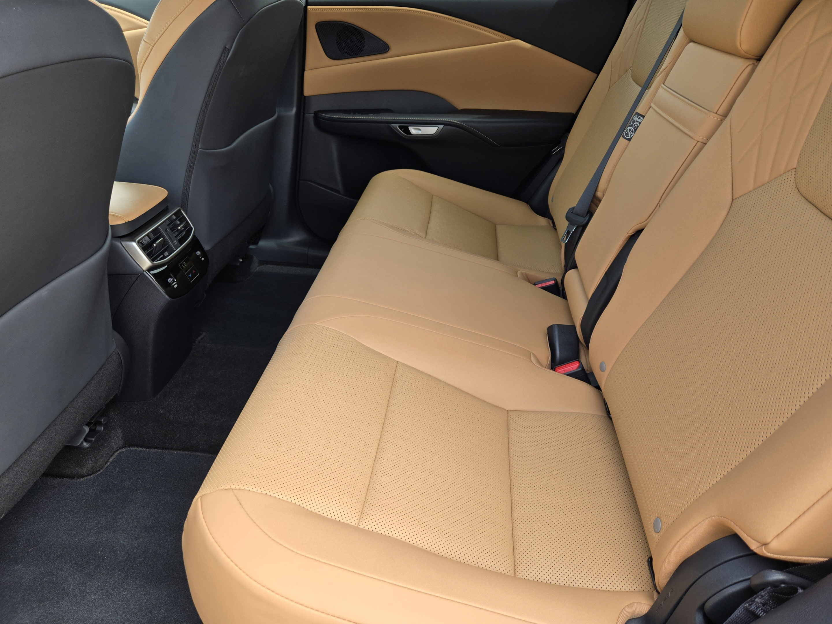 Used 2025 Lexus RX 350 Premium w/ Accessory Package (Z1) FWD image 28