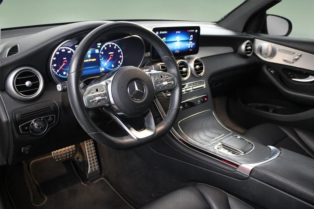 Used 2021 Mercedes-Benz GLC 300 image 2