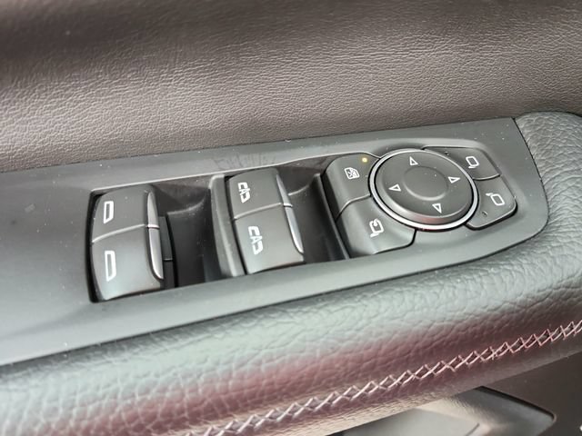 Used 2025 GMC Yukon Denali RWD image 34