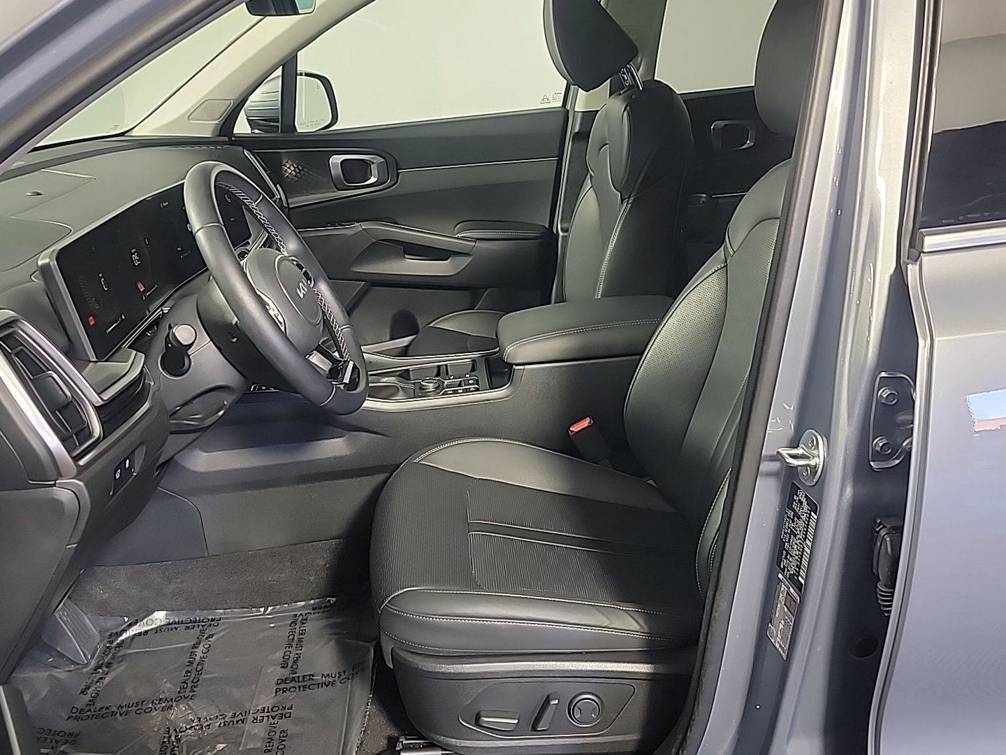 Used 2025 Kia Sorento EX w/ Panoramic Sunroof Package image 21