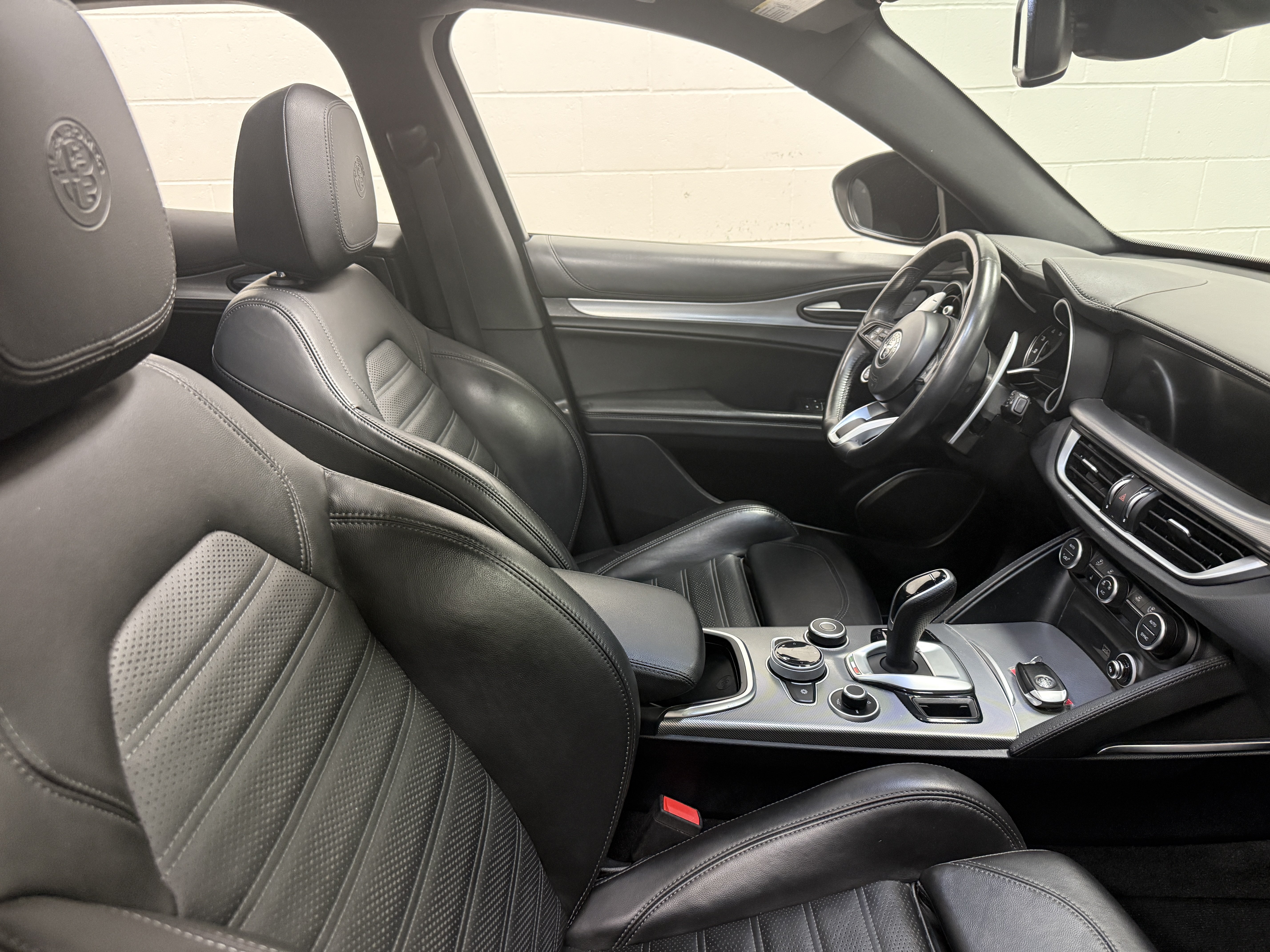 Certified 2023 Alfa Romeo Stelvio Veloce AWD/4WD image 9