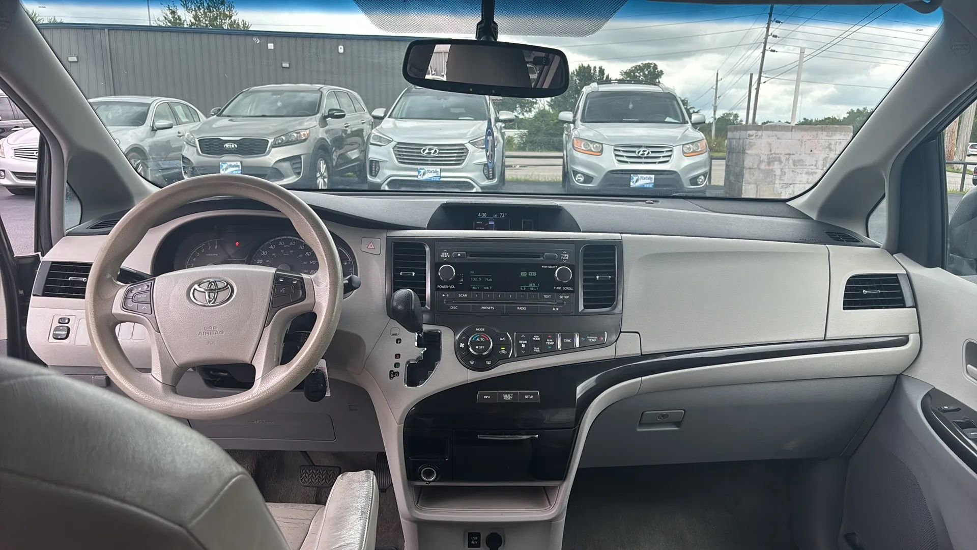 Used 2014 Toyota Sienna LE image 23