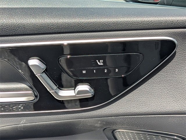 Used 2025 Mercedes-Benz GLC 300 image 21