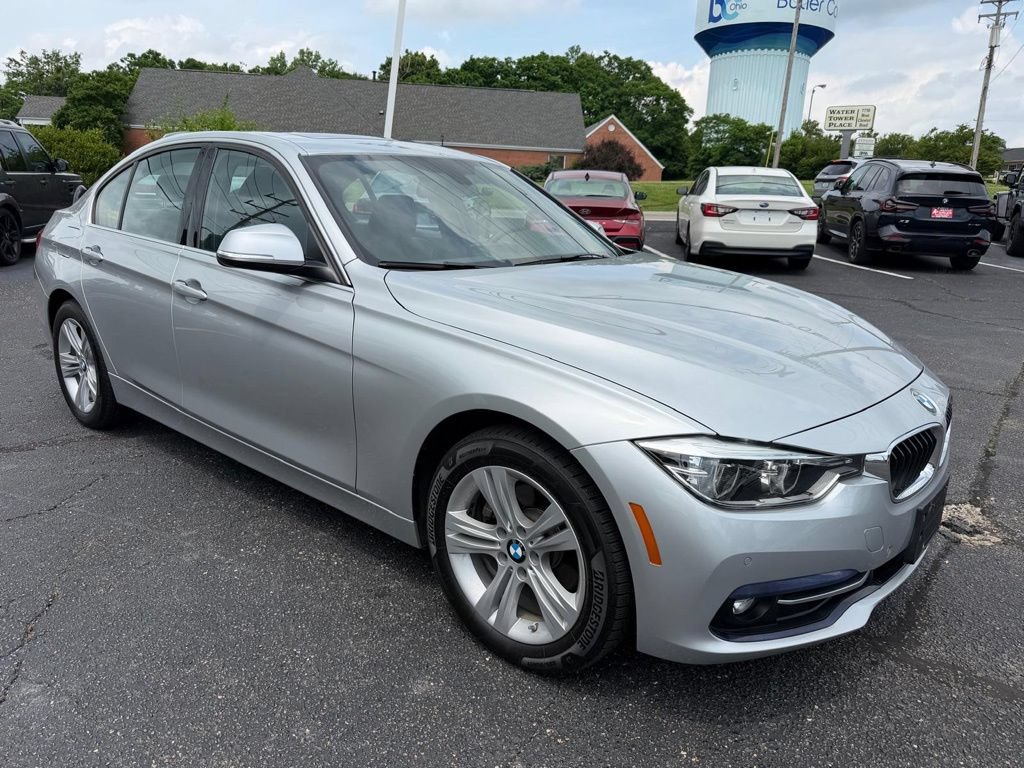 Used 2018 BMW 330i xDrive Sedan w/ Convenience Package AWD/4WD image 4