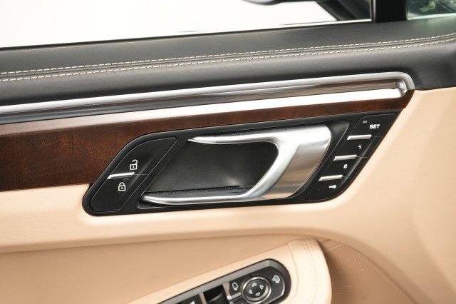 Used 2022 Porsche Macan S image 30