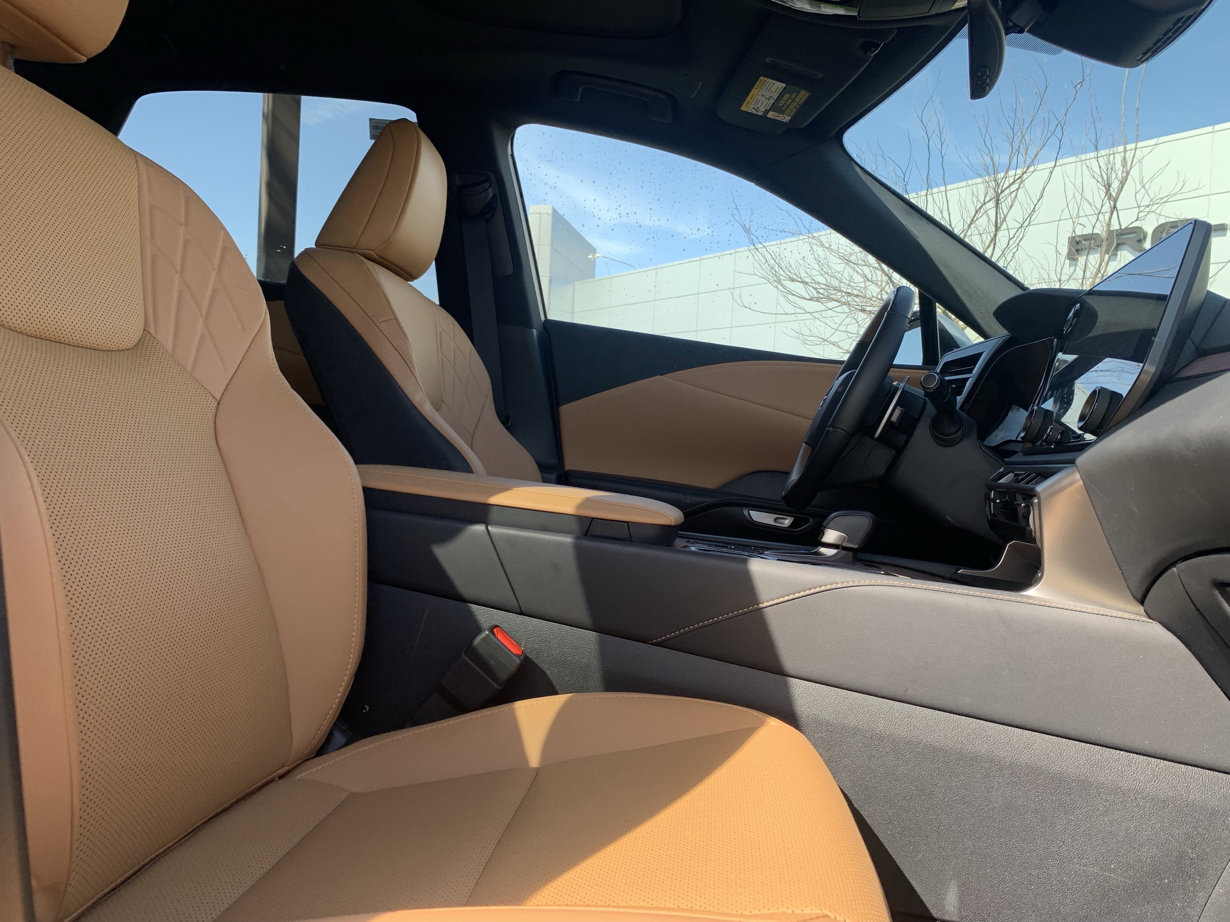 Used 2025 Lexus RX 350 Premium w/ Accessory Package (Z1) image 35