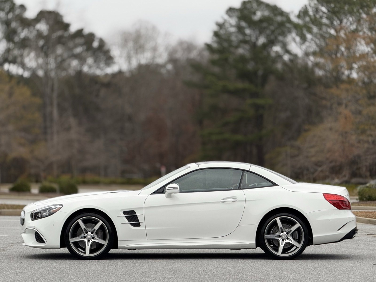 Used 2017 Mercedes-Benz SL 550 image 8