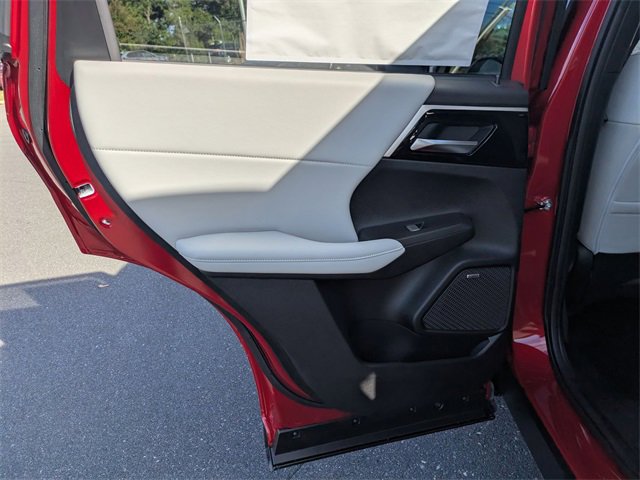 New 2025 Mitsubishi Outlander SE image 25