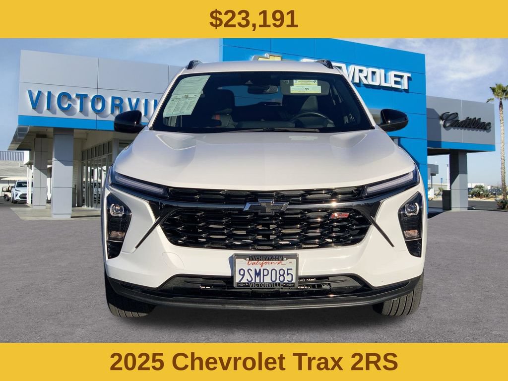 Used 2025 Chevrolet Trax RS w/ Driver Confidence Package FWD image 2