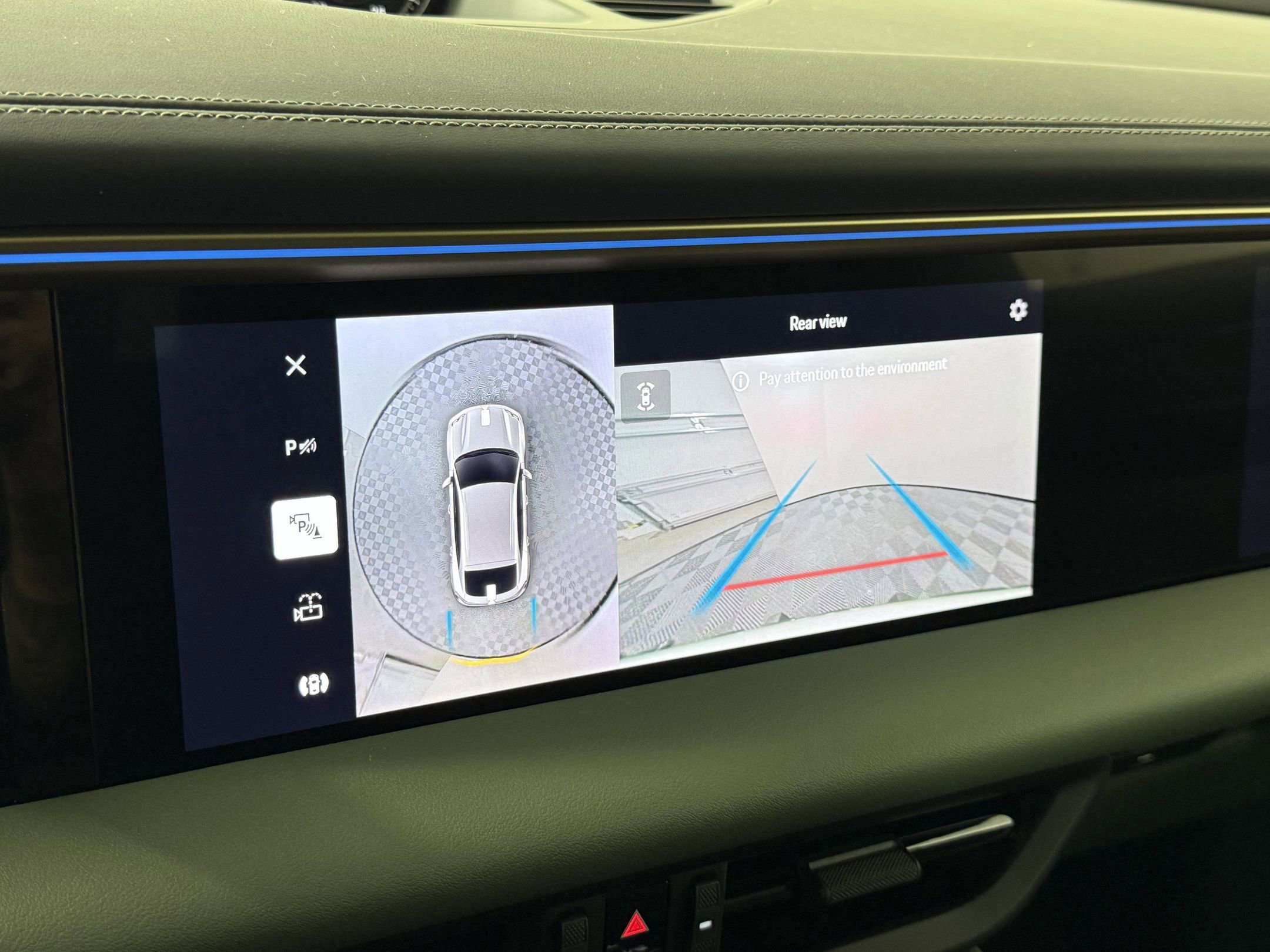Certified 2025 Porsche Macan 4S Electric AWD/4WD image 29