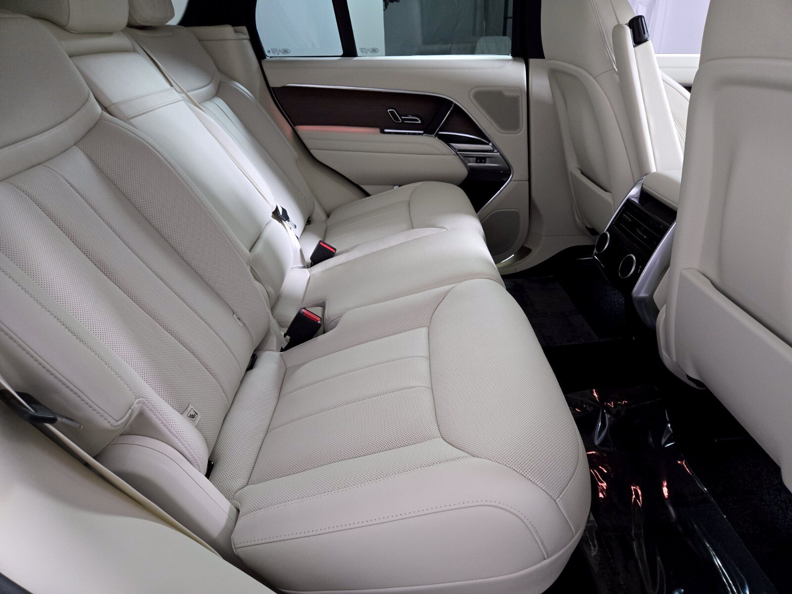 New 2027 Land Rover Range Rover SE AWD/4WD image 18