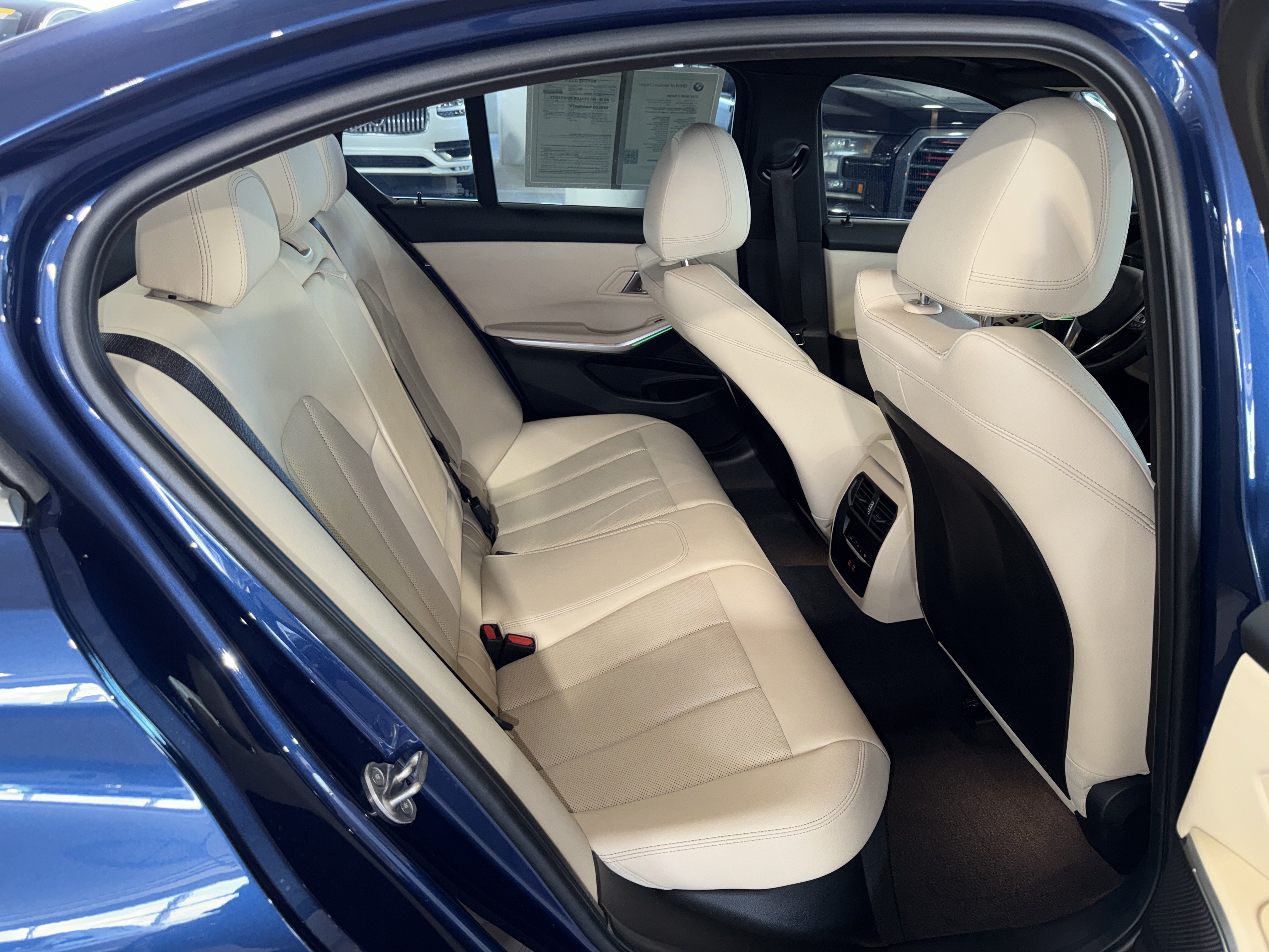 Used 2024 BMW 330i Sedan w/ Convenience Package RWD image 12