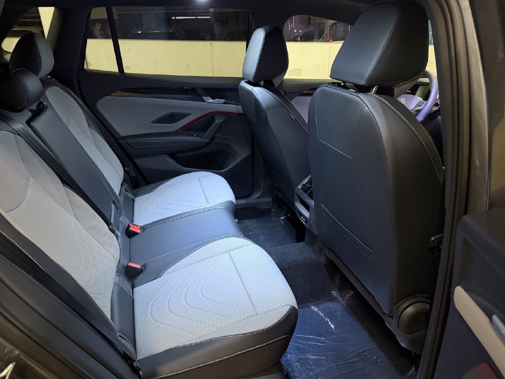 New 2026 Volkswagen Tiguan SE R-Line AWD/4WD image 24