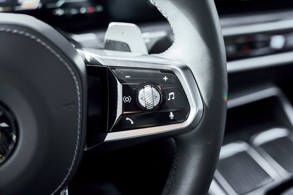 Used 2024 BMW 760i xDrive image 62