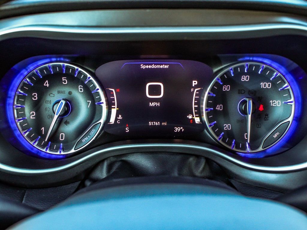 Used 2024 Chrysler Pacifica Touring-L image 14