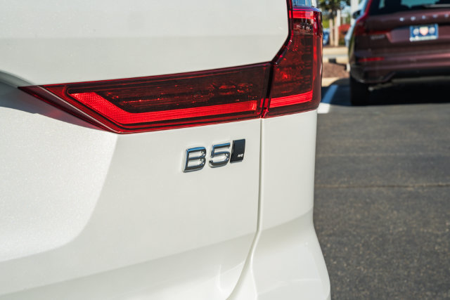 New 2027 Volvo XC60 B5 Plus AWD/4WD image 8