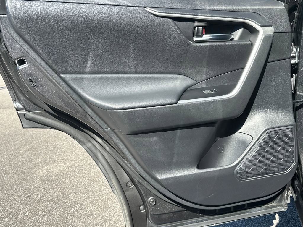 Used 2023 Toyota RAV4 XLE Premium image 30
