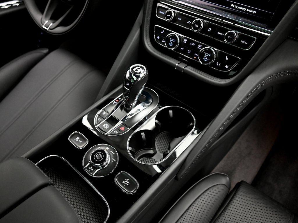 Used 2025 Bentley Bentayga AWD/4WD image 29