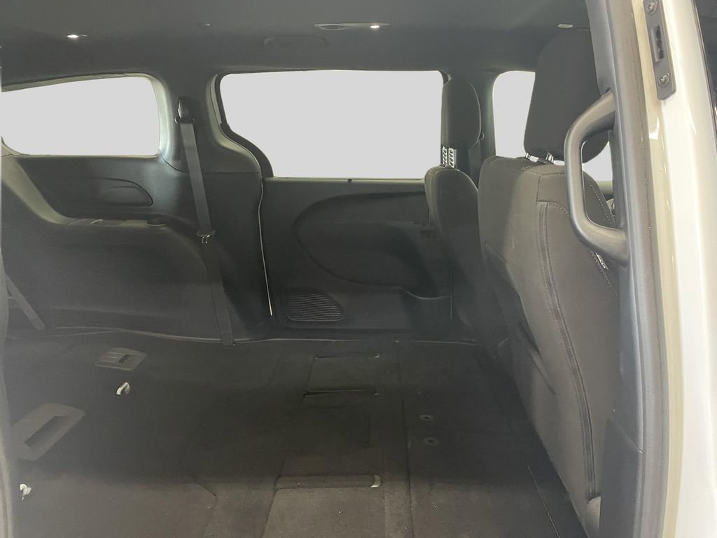 Used 2022 Chrysler Pacifica Touring FWD image 17