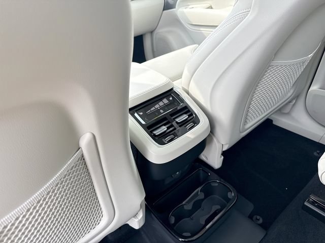 Certified 2024 Volvo XC90 B6 Ultimate w/ Lounge Package AWD/4WD image 27