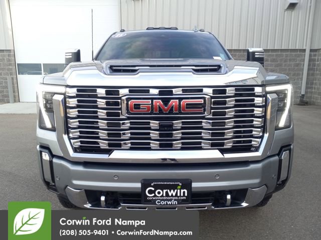 Used 2025 GMC Sierra 3500 Denali w/ Denali Reserve Package AWD/4WD image 8