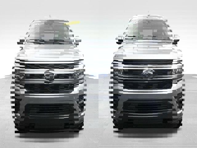 Used 2023 Ford Expedition Max XLT image 3