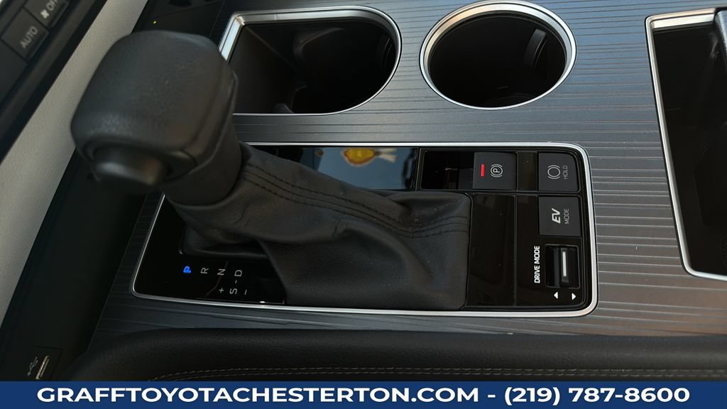 Used 2025 Toyota Sienna LE FWD image 20