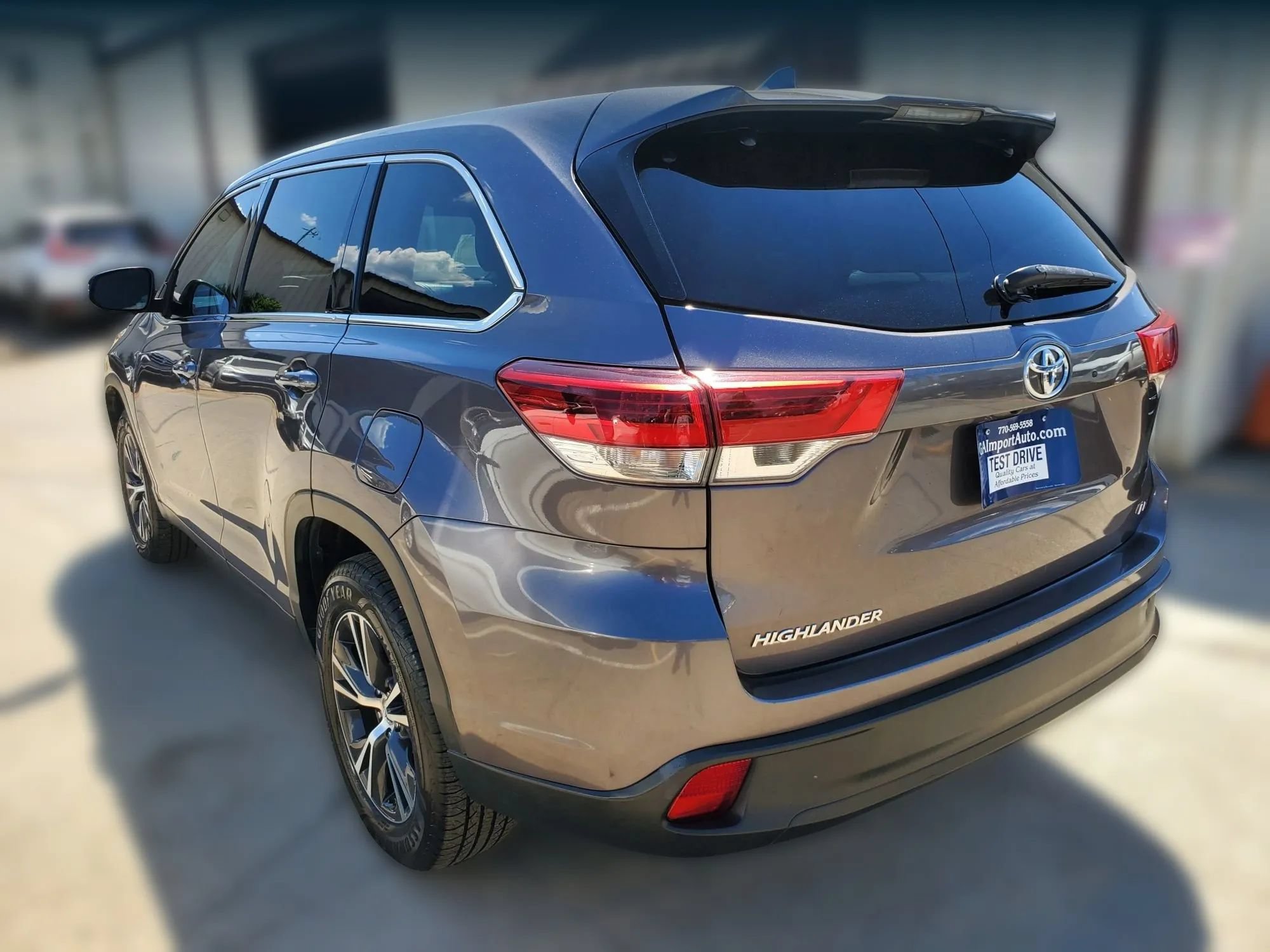 Used 2019 Toyota Highlander Plus FWD image 10