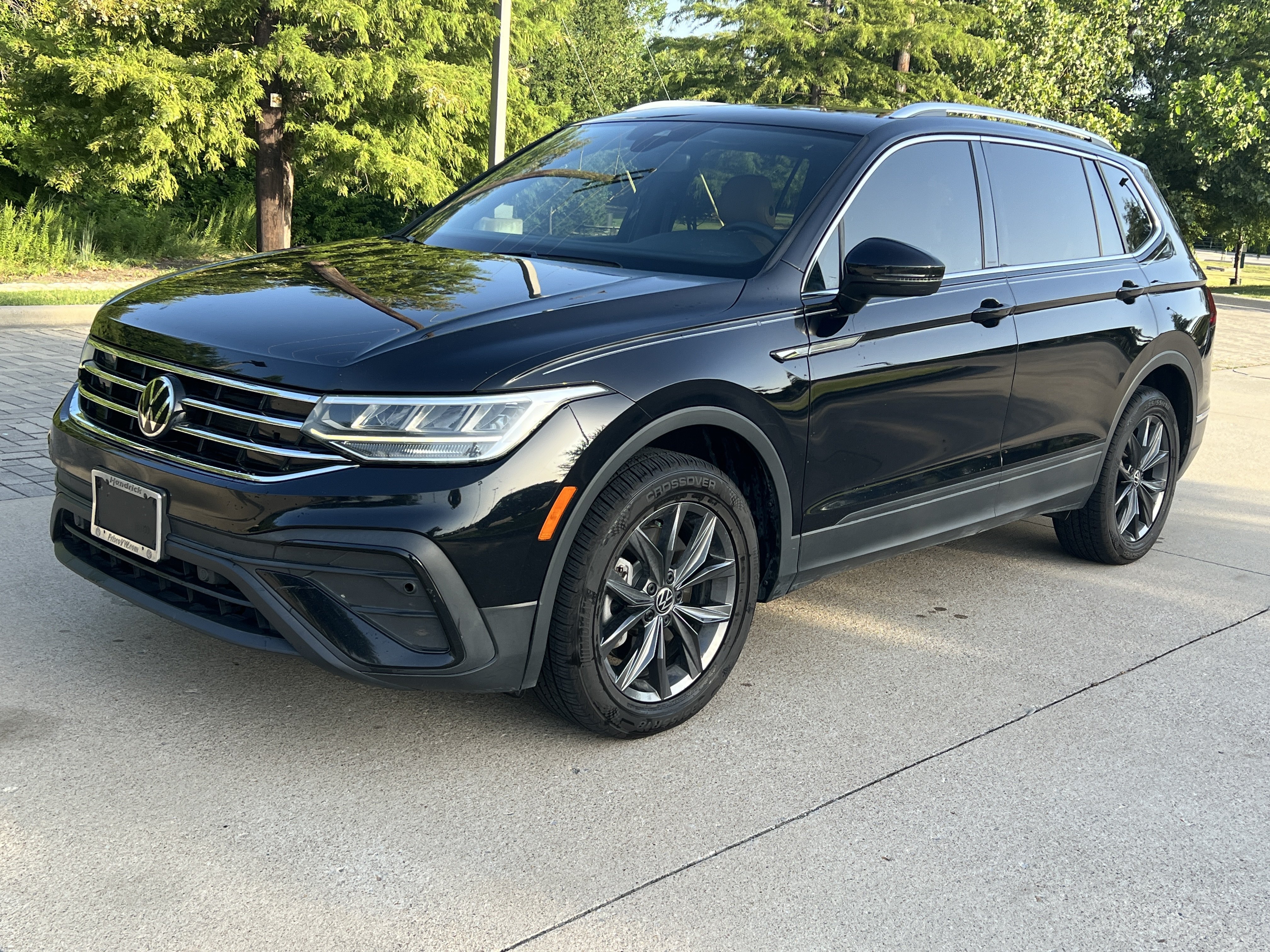 Certified 2023 Volkswagen Tiguan SE w/ Panoramic Sunroof Package FWD image 4