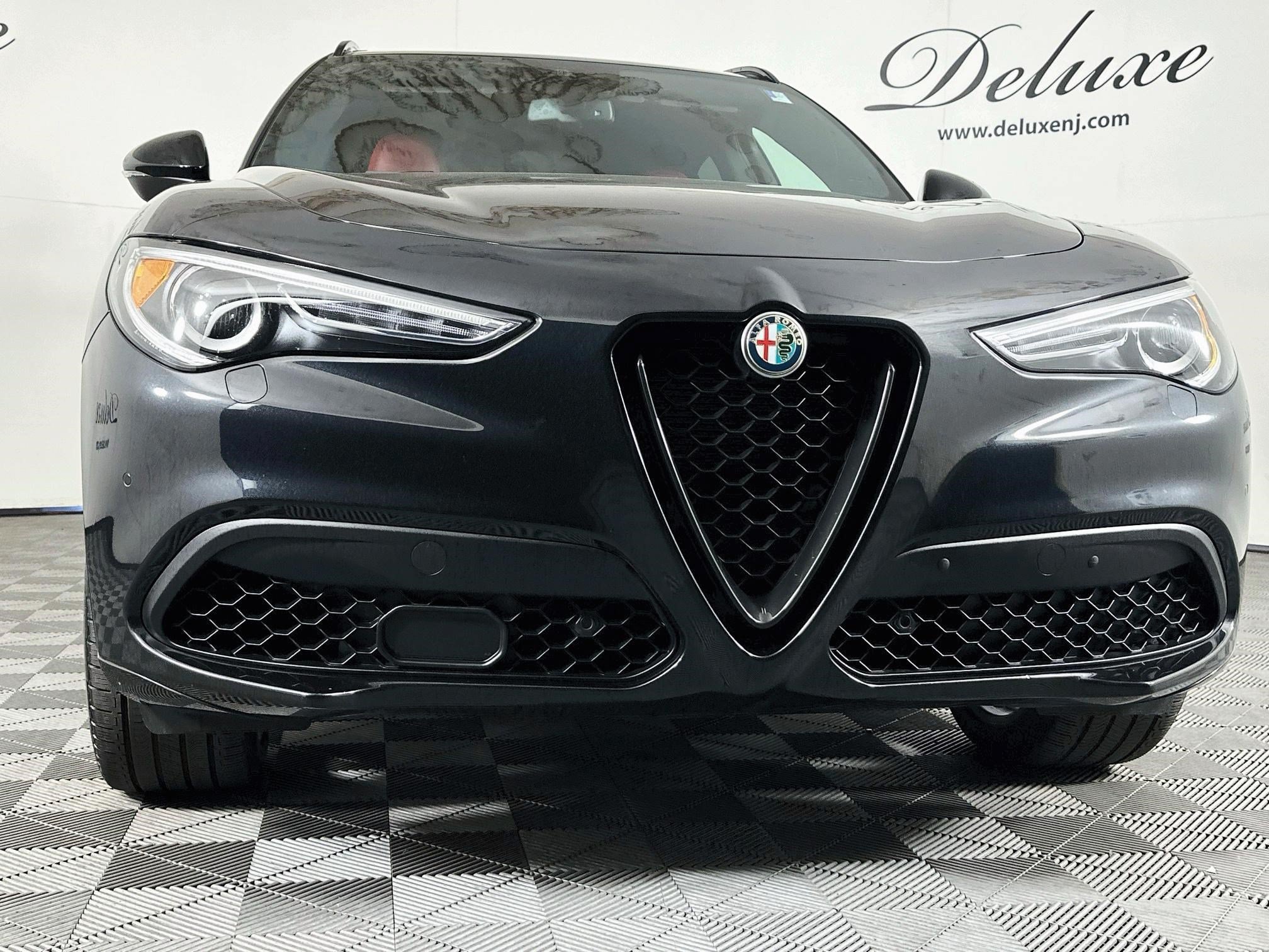 Used 2023 Alfa Romeo Stelvio Veloce AWD/4WD image 31