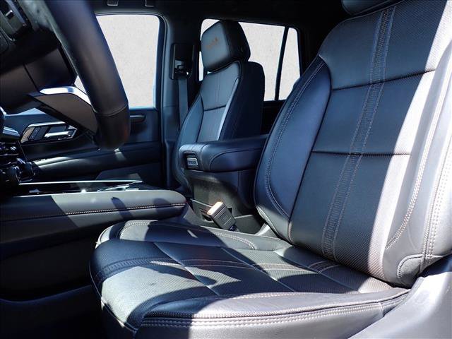 Used 2025 Chevrolet Tahoe High Country AWD/4WD image 15