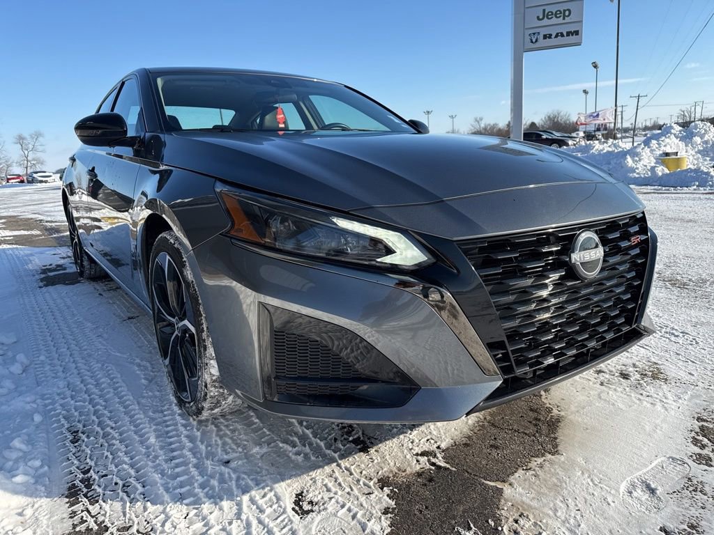 Used 2025 Nissan Altima 2.5 SR video 2