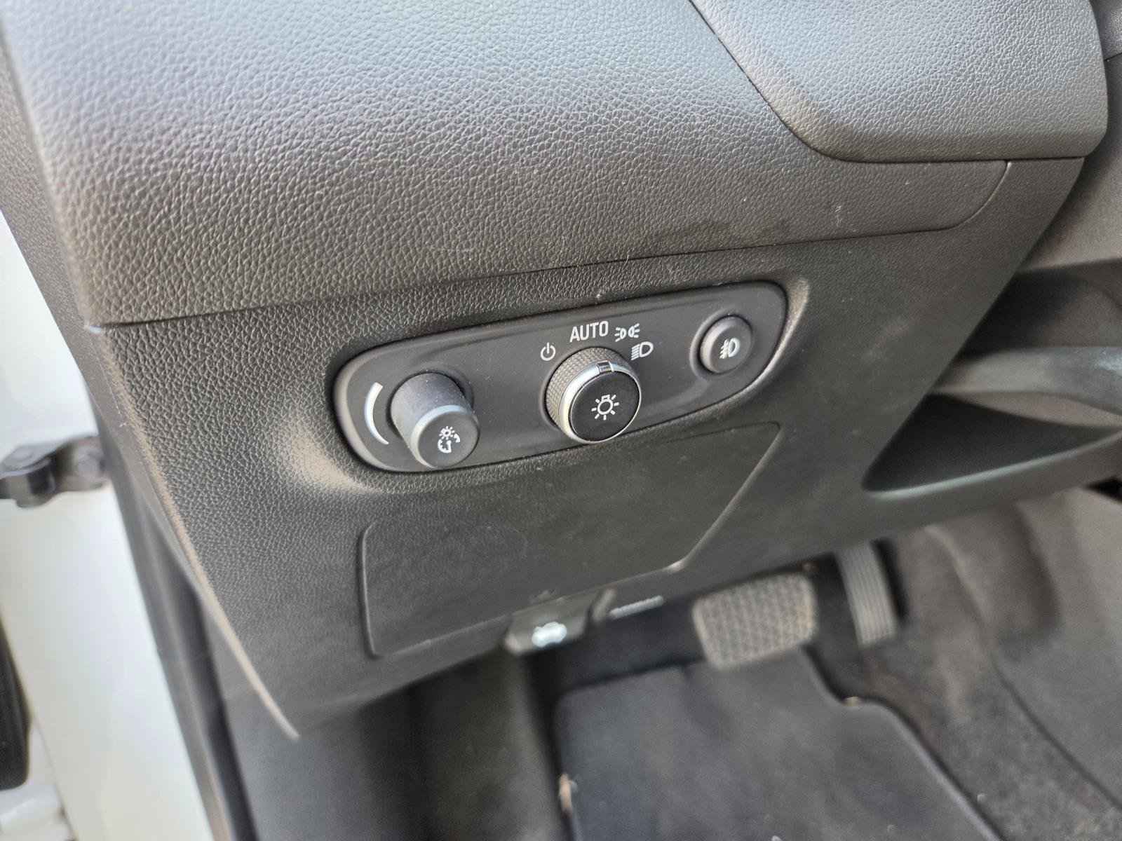 Used 2020 Buick Encore GX Preferred FWD image 17