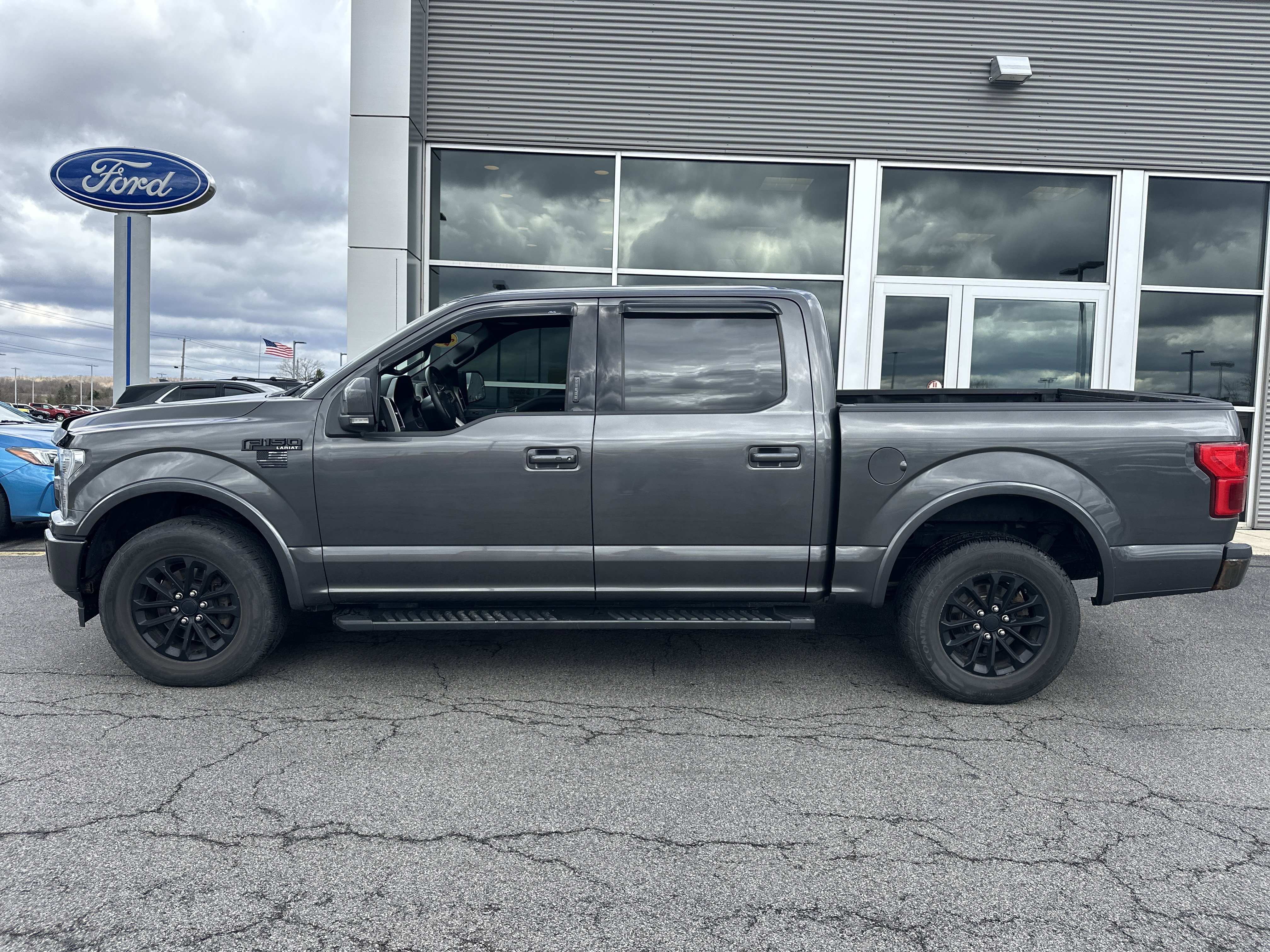 Used 2019 Ford F150 Lariat w/ Equipment Group 502A Luxury AWD/4WD image 11
