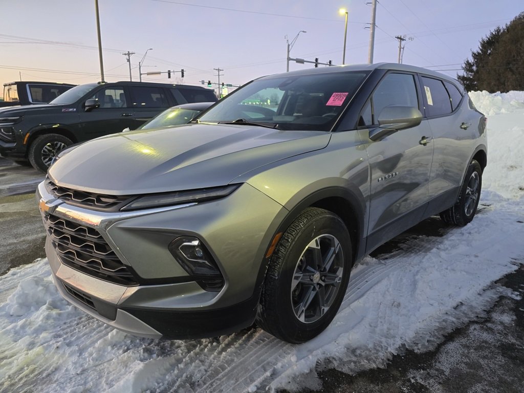 Used 2023 Chevrolet Blazer LT image 1