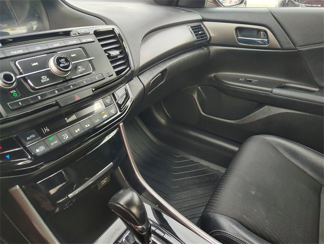 Used 2017 Honda Accord Sport image 28